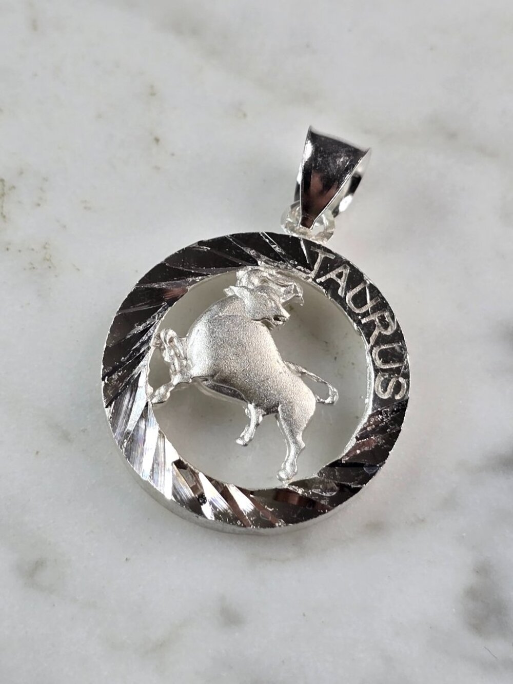 Womens Vintage Estate Sterling Silver Zodiac Taurus Pendant 4.1g E2396